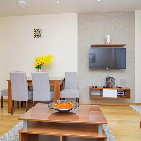 - Kalman Gold Apartament *