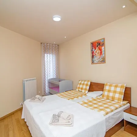 Apartment - Kalman Gold *